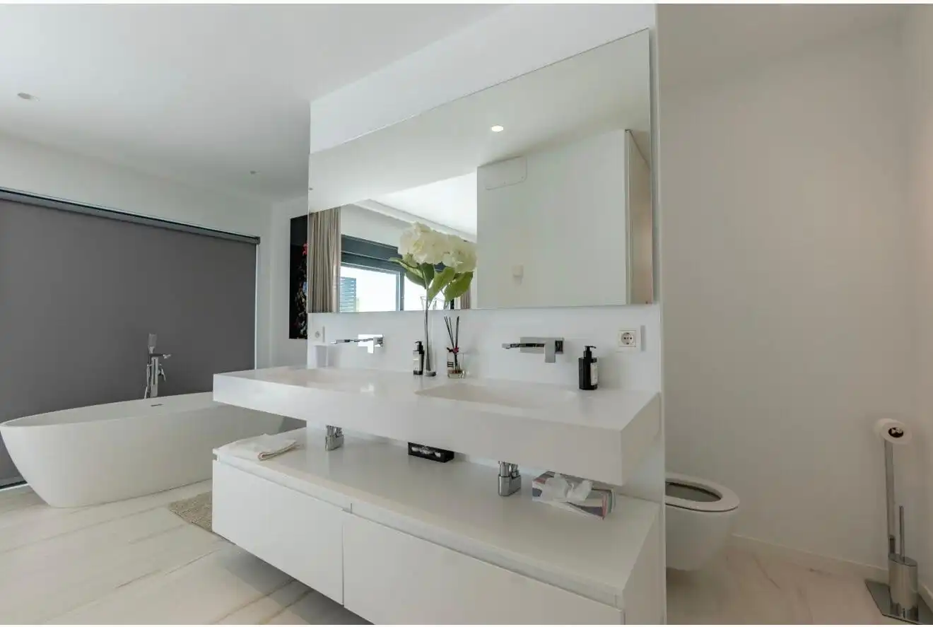 Bany de Casa o xalet de lloguer en Marbella amb Aire condicionat, Jardí privat i Terrassa
