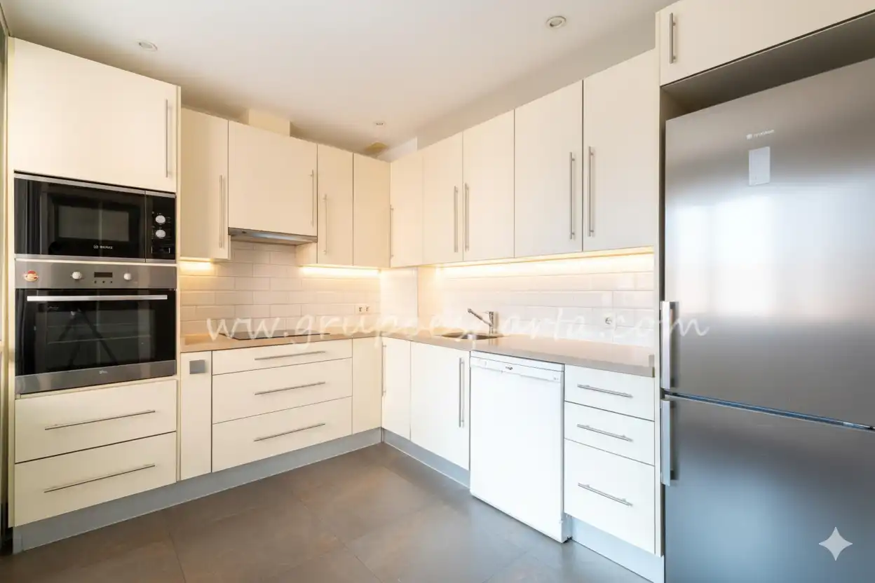Kitchen of Flat for sale in Sevilla  with Air Conditioner and Terrace