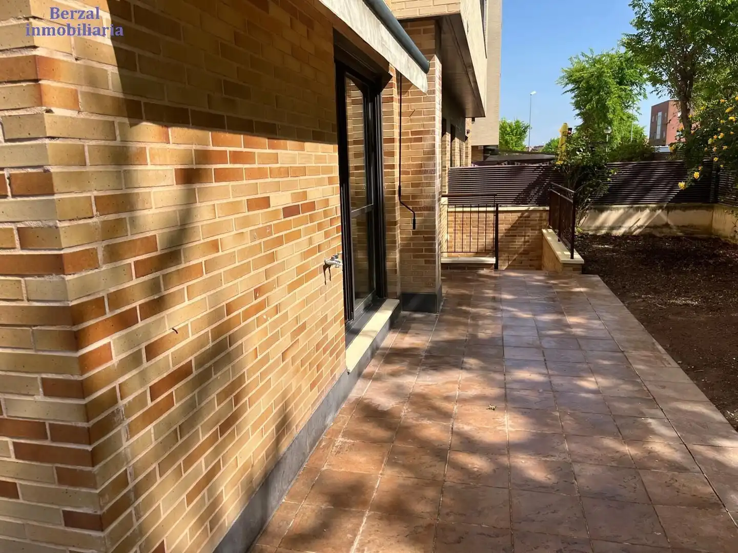 Terrasse von Erdgeschoss zum Verkauf in Lardero mit Heizung, Privatgarten und Gemeinschaftspool