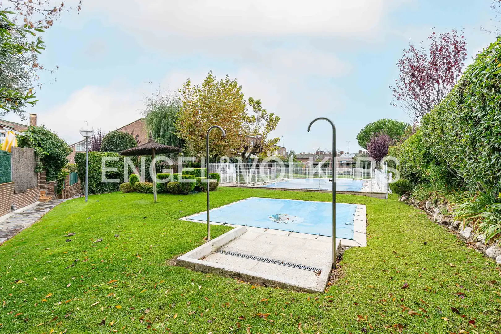 Piscina de Casa o xalet en venda en Majadahonda amb Aire condicionat, Calefacció i Jardí privat