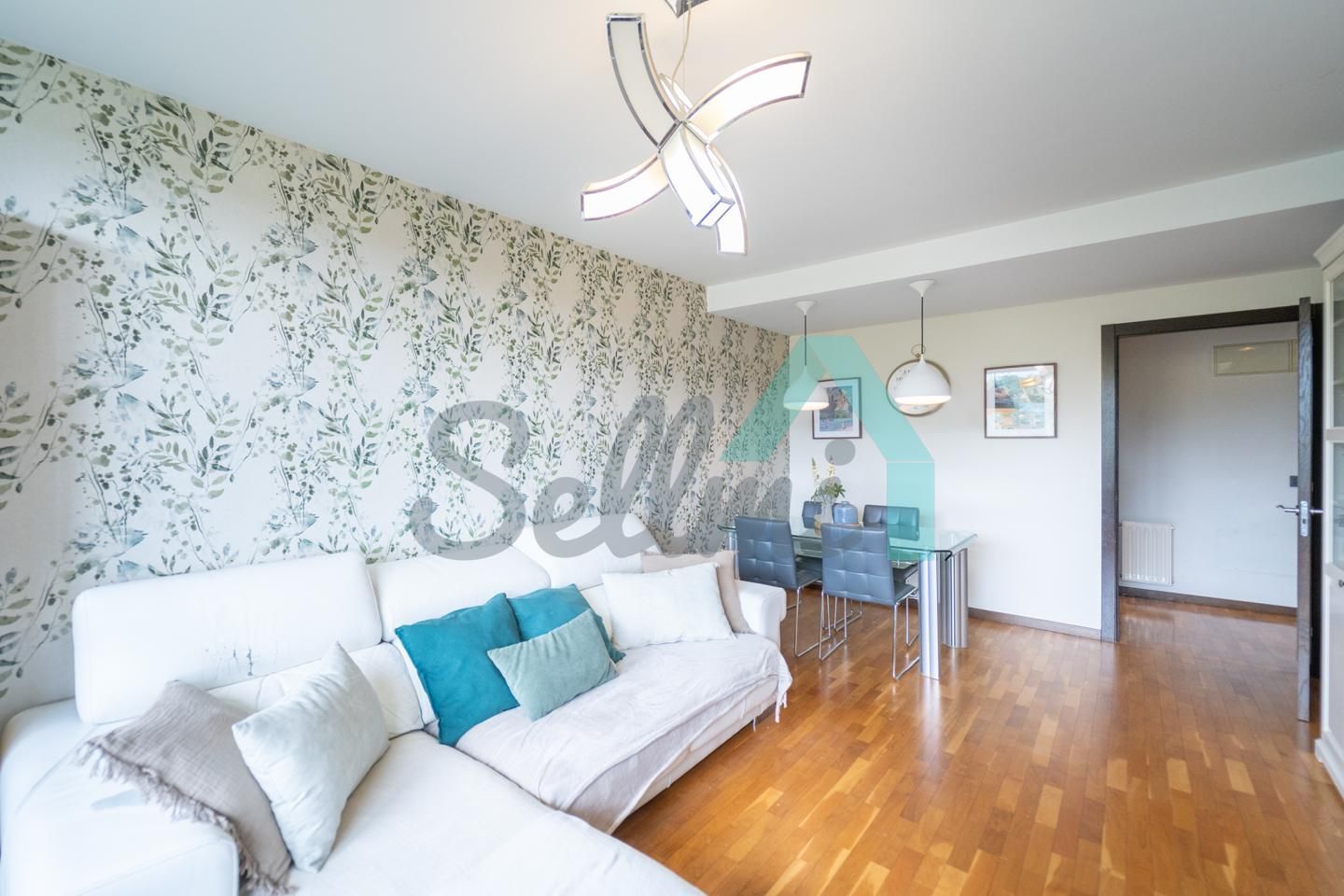 Living room of Flat for sale in Oviedo   with Heating, Parquet flooring and Storage room