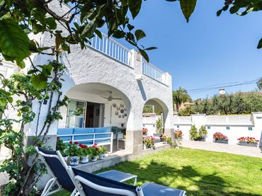 Detached house with garden for sale in Calle Paris