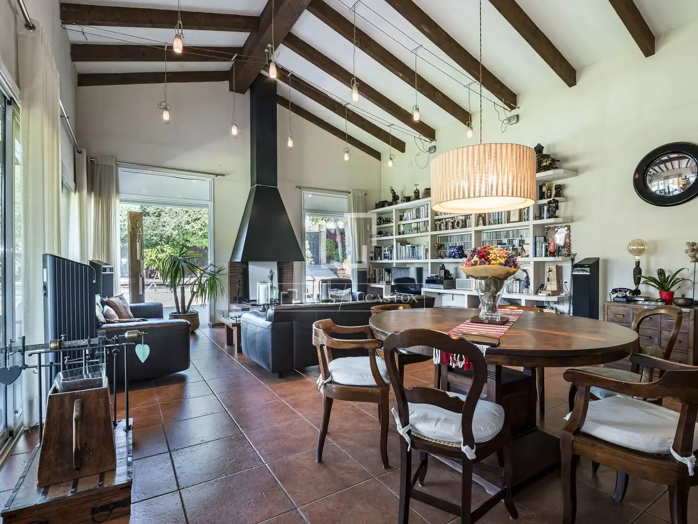 Sala d'estar de Casa o xalet en venda en Sant Cugat del Vallès amb Aire condicionat, Calefacció i Jardí privat