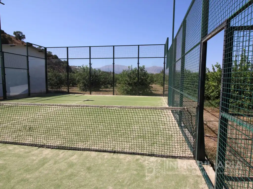 Vista exterior de Casa o xalet en venda en Álora amb Aire condicionat, Jardí privat i Terrassa