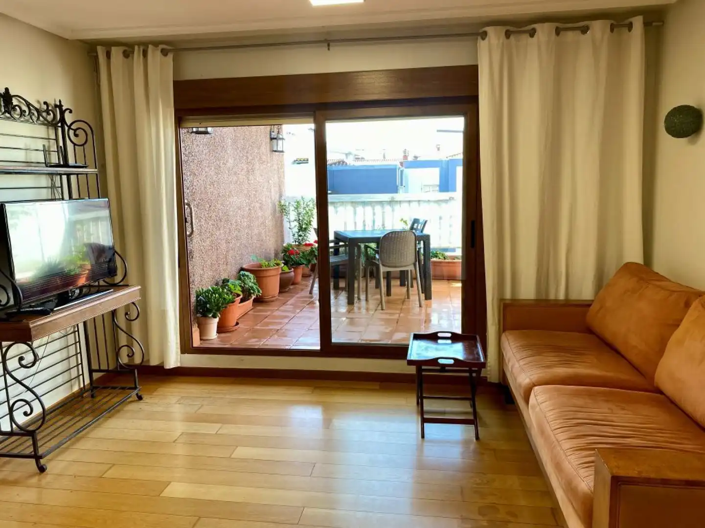 Sala de estar de Ático en venta en Avilés con Calefacción, Parquet y Terraza