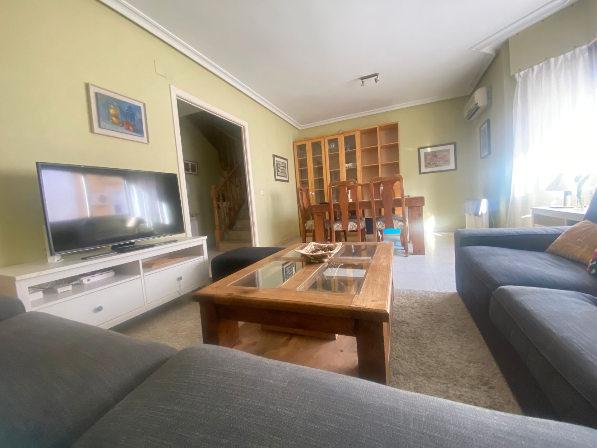 Sala d'estar de Casa o xalet de lloguer en Plasencia amb Aire condicionat, Calefacció i Jardí privat