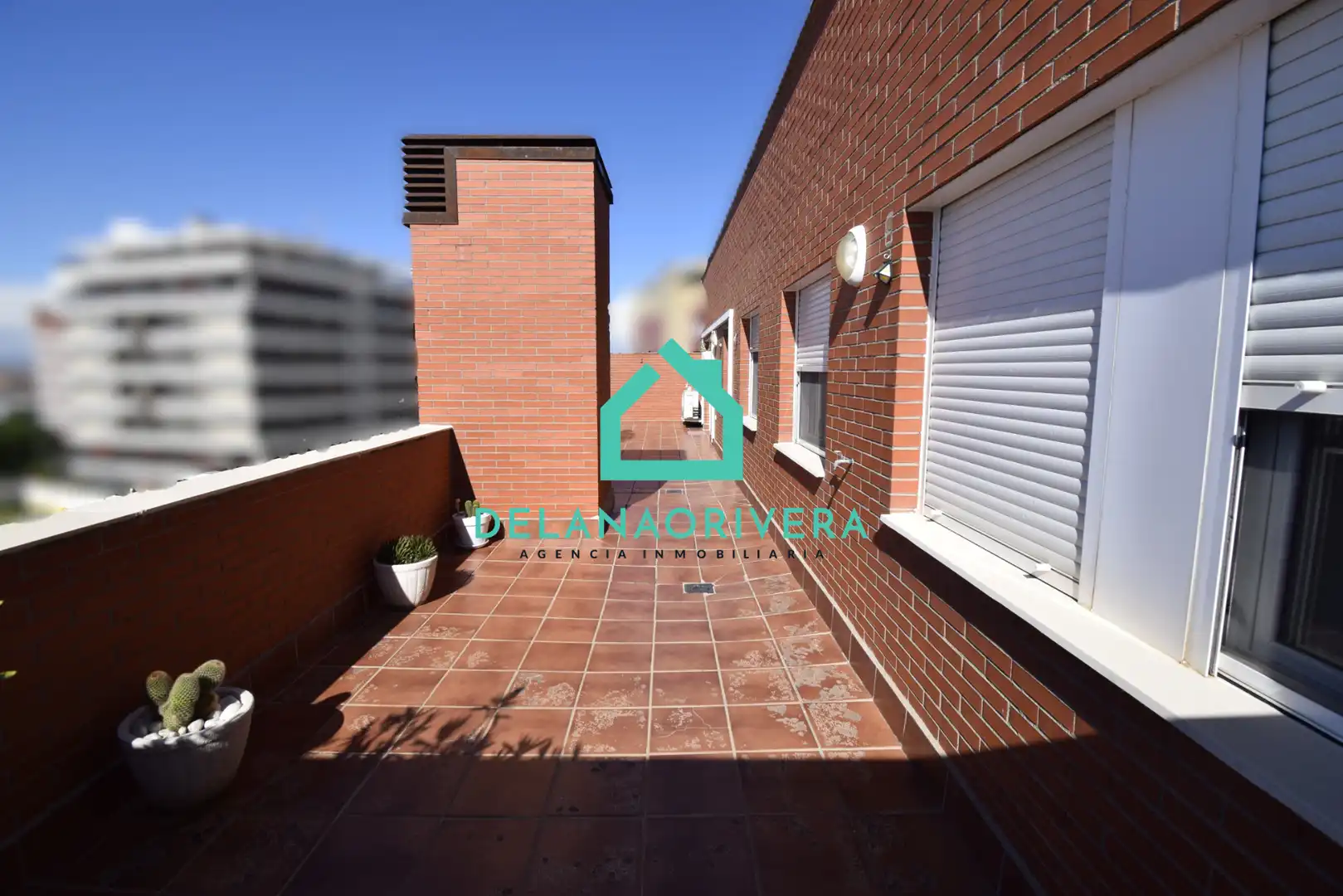 Vista exterior de Àtic en venda en Guadalajara amb Aire condicionat, Calefacció i Parquet