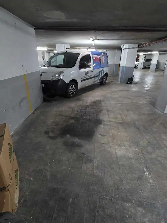 Parking de Piso en venta en Avilés con Calefacción, Terraza y Trastero