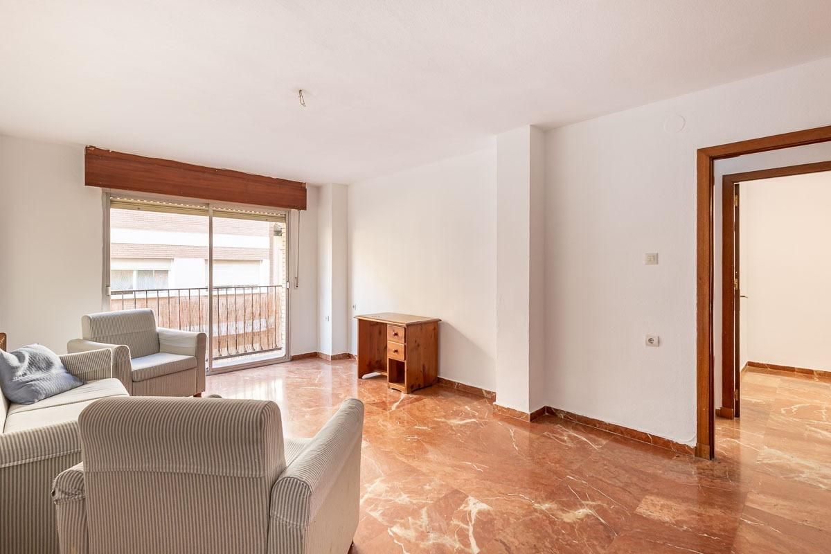 Bedroom of Flat for sale in  Granada Capital  with Balcony