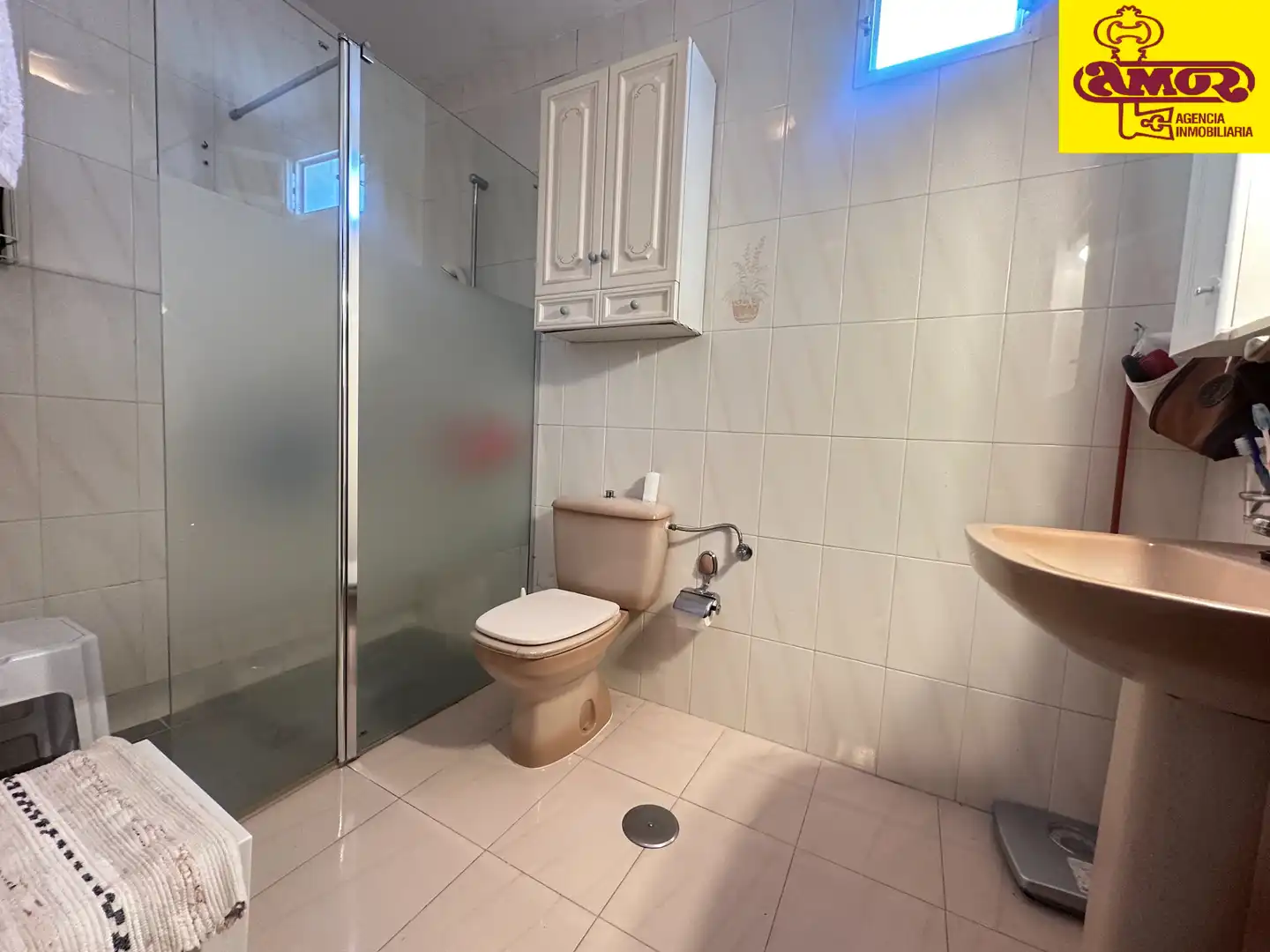 Bany de Casa o xalet en venda en Santiago de Compostela  amb Calefacció, Jardí privat i Terrassa