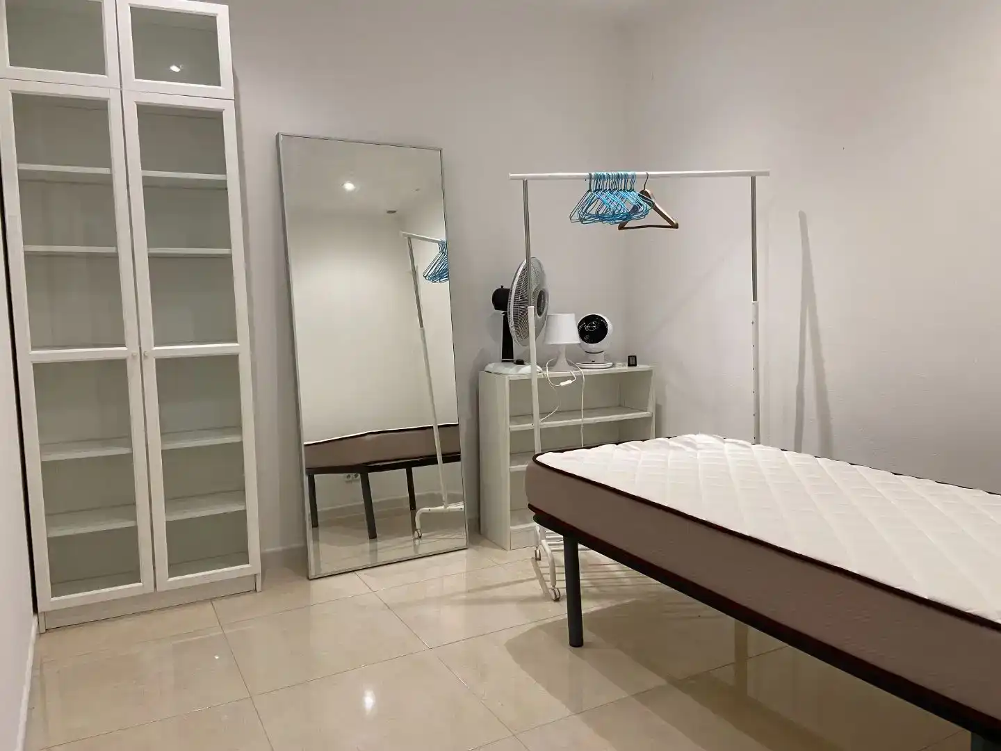 Schlafzimmer von Erdgeschoss zur Miete in  Madrid Capital