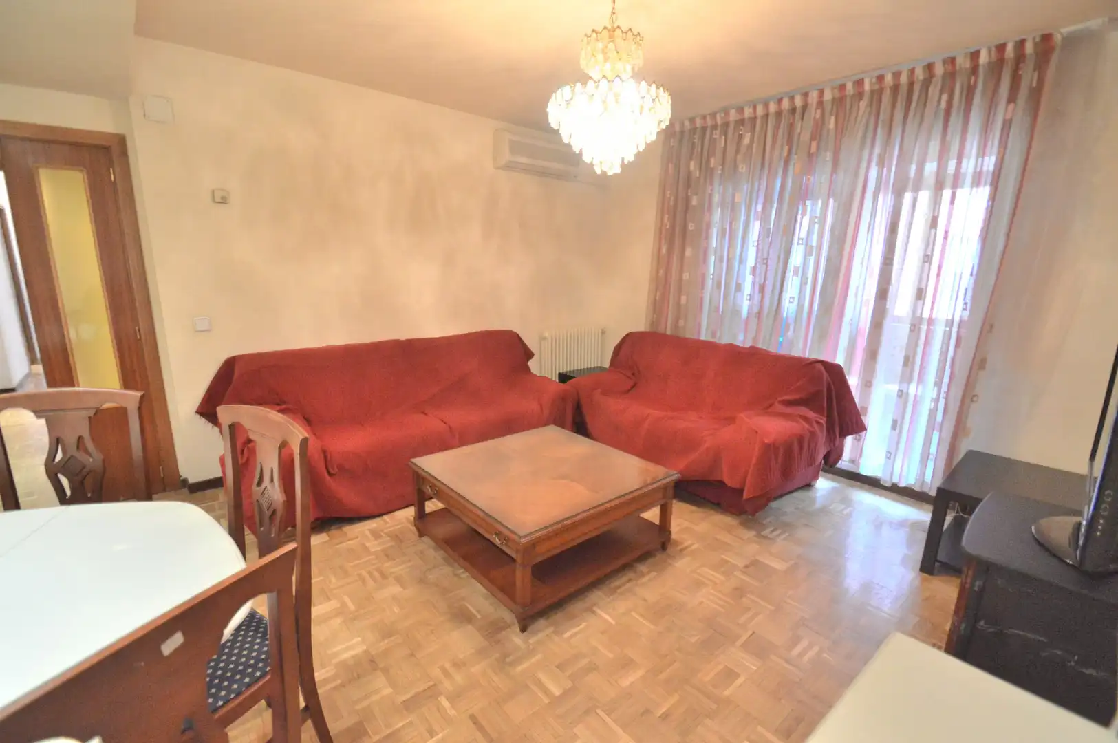 Living room of Flat for sale in Madrid  with Air Conditioner, Heating and Parquet flooring