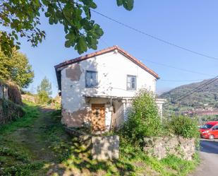 Vista exterior de Casa o xalet en venda en Aller amb Jardí privat