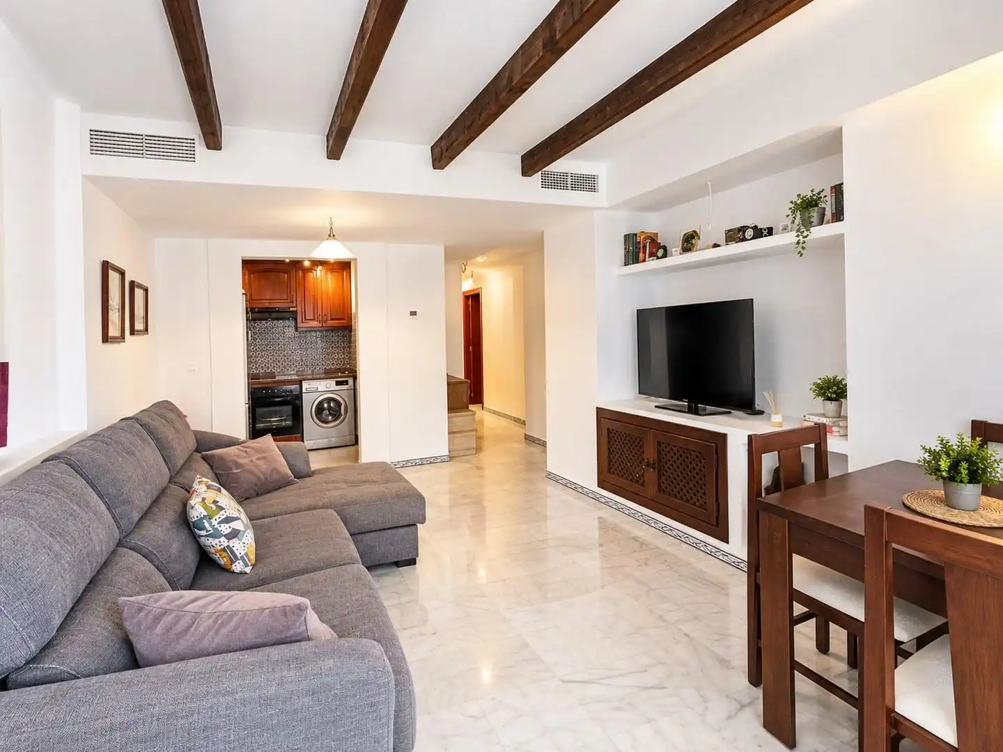 Apartment with pool for sale in Playa de los Locos, imagen 5