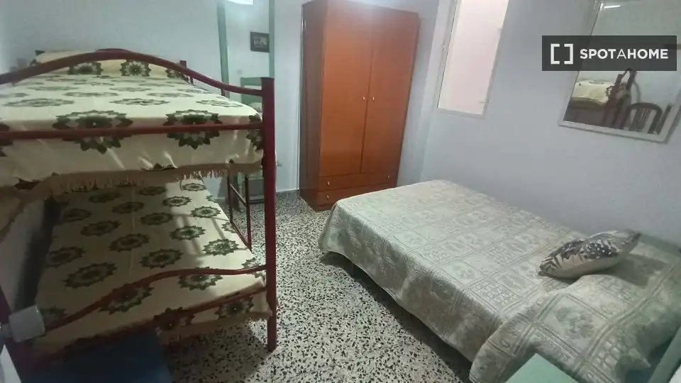 Habitación de Apartamento para compartir en Dúrcal con Aire acondicionado, Terraza y Amueblado