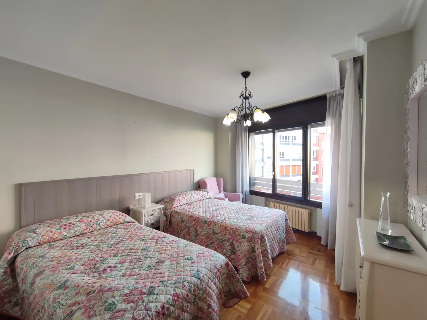 Habitación de Piso de alquiler en Gijón  con Calefacción, Parquet y Amueblado