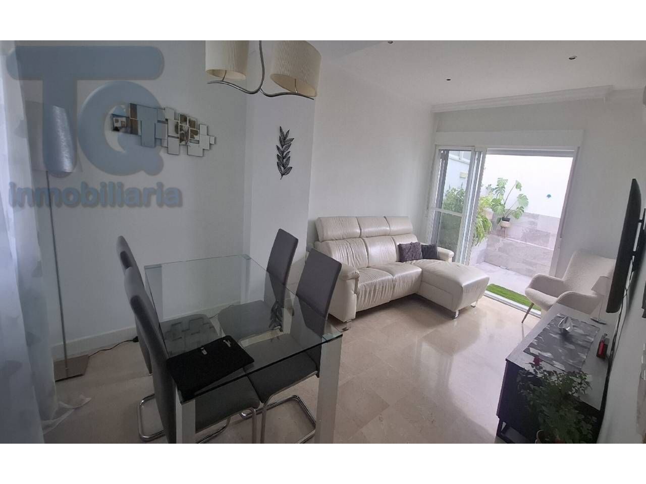 Sala d'estar de Casa adosada en venda en  Granada Capital amb Aire condicionat, Calefacció i Terrassa