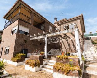 Vista exterior de Casa o xalet en venda en Simancas amb Calefacció, Parquet i Terrassa