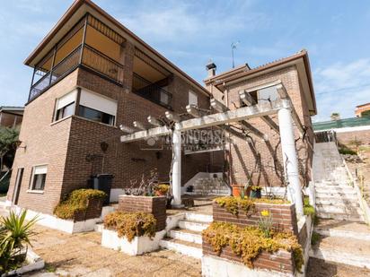 Vista exterior de Casa o xalet en venda en Simancas amb Calefacció, Parquet i Terrassa