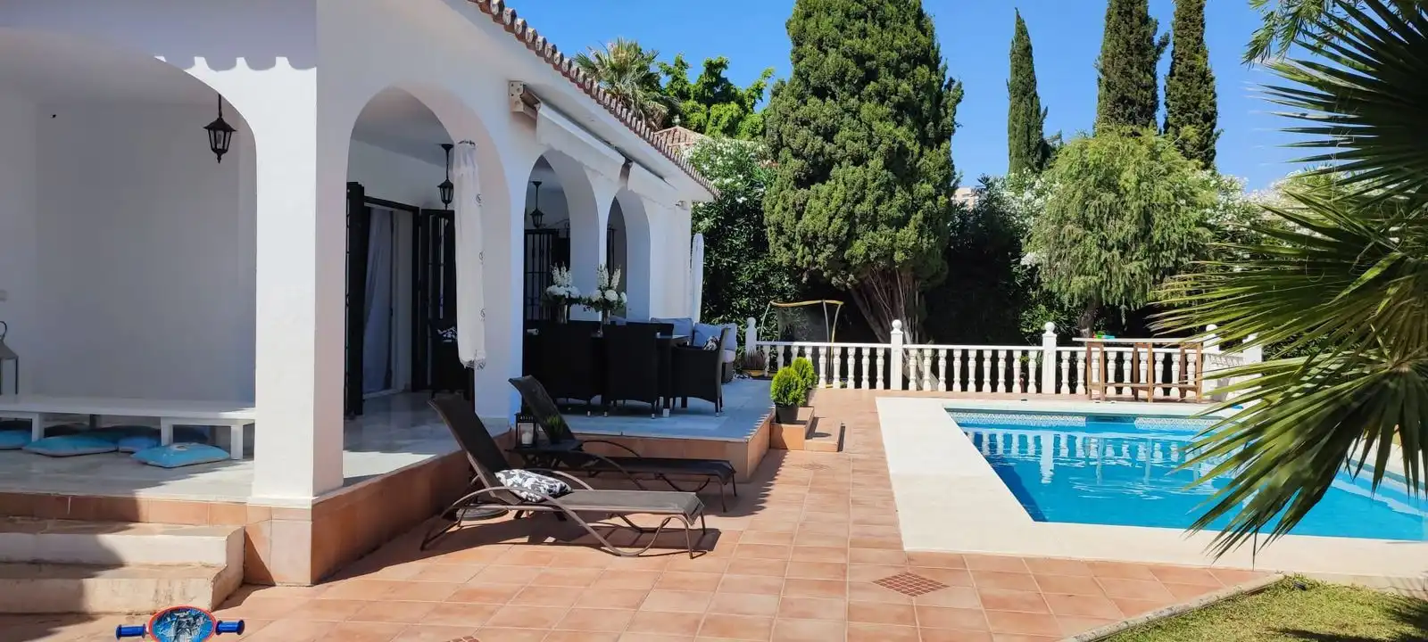 Casa con piscina en venta en Nueva Andalucía