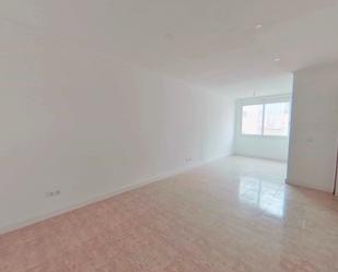 Living room of Flat for sale in Sabadell  with Oven