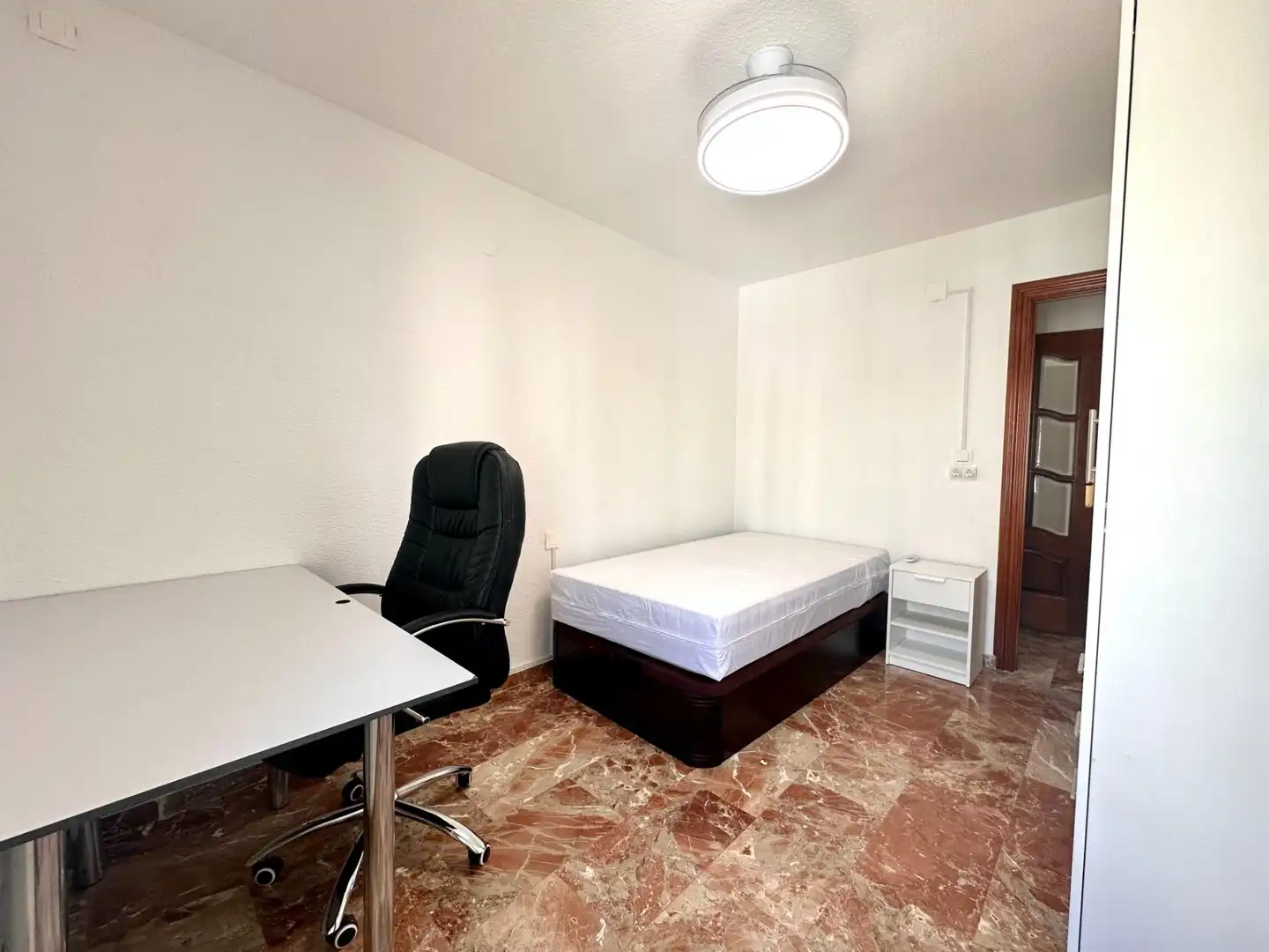 Bedroom of Flat for rent in Granada  with Air Conditioner, Heating and Terrace