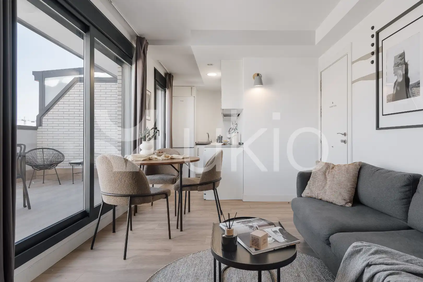 Sala d'estar de Apartament de lloguer en Madrid amb Calefacció, Terrassa i Moblat