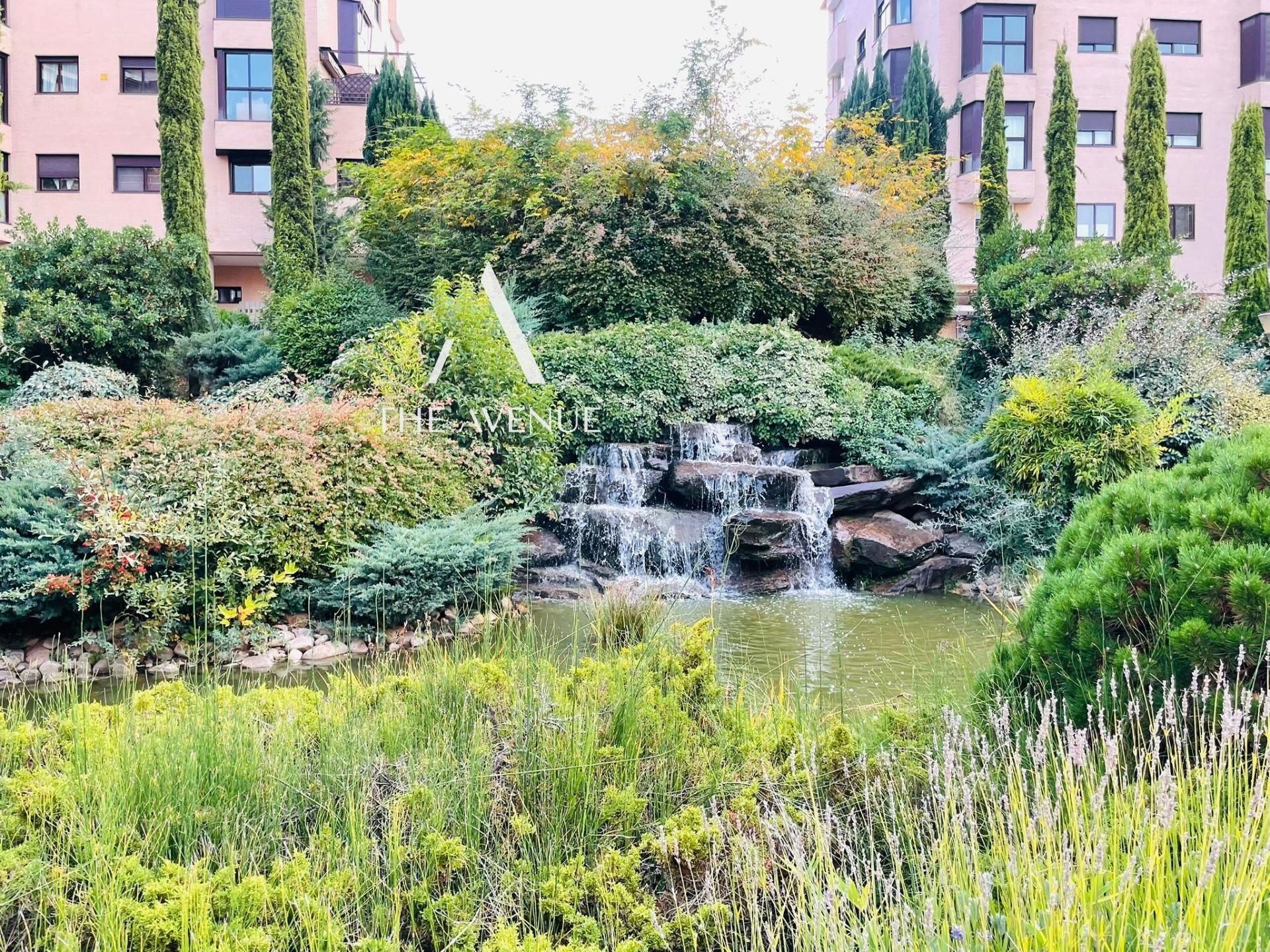 Vista exterior de Pis en venda en  Madrid Capital amb Aire condicionat, Calefacció i Jardí privat