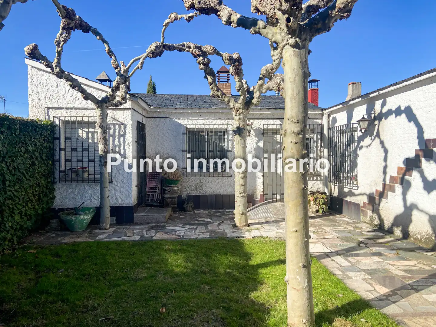 Vista exterior de Casa adosada en venta en Tudela de Duero con Calefacción, Jardín privado y Terraza