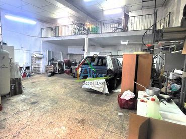 Industrial building for sale in Somormujo