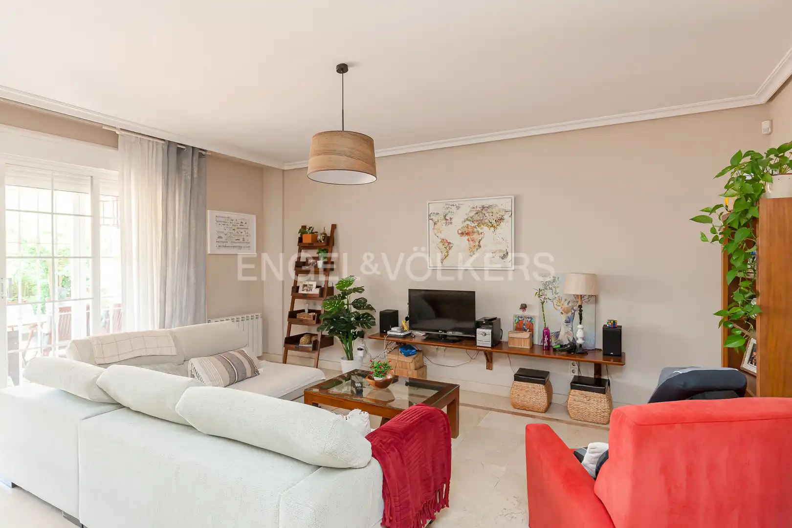 Sala d'estar de Casa adosada de lloguer en Majadahonda amb Aire condicionat, Calefacció i Jardí privat
