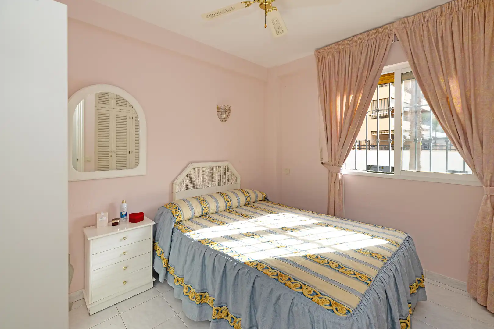 Bedroom of Flat for sale in Marbella  with Community pool