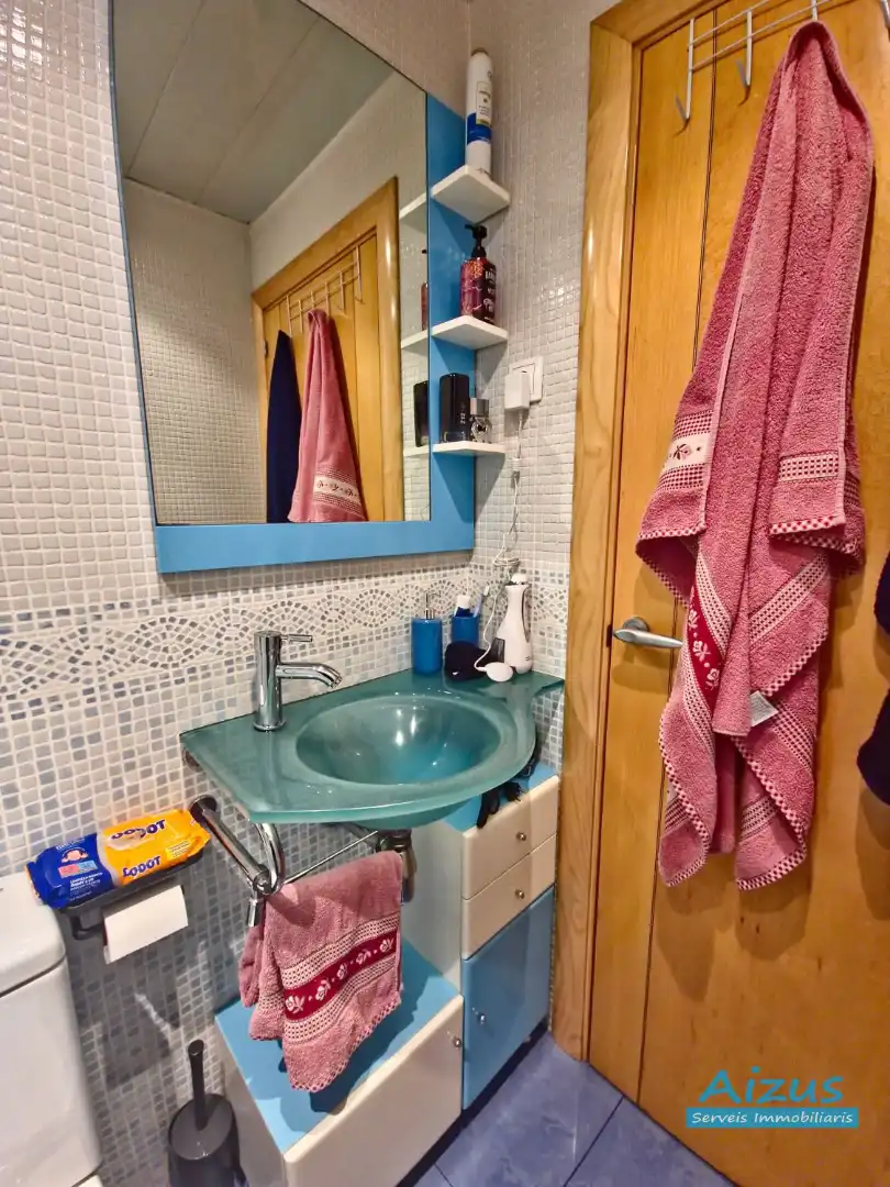 Baño de Piso en venta en Ripollet con Calefacción, Trastero y Horno