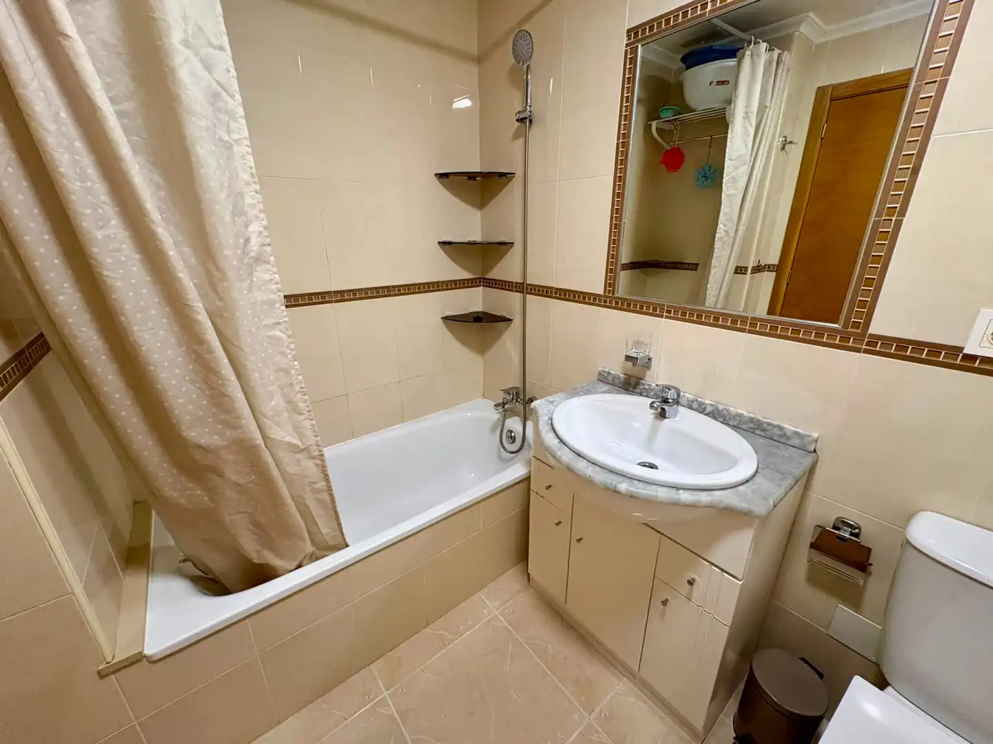 Badezimmer von Wohnungen zum Verkauf in Guardamar del Segura mit Klimaanlage, Heizung und Terrasse