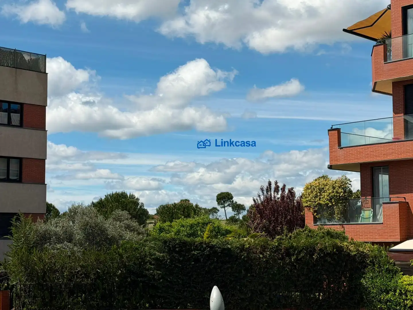 Vista exterior de Pis de lloguer en Pozuelo de Alarcón amb Aire condicionat, Calefacció i Jardí privat