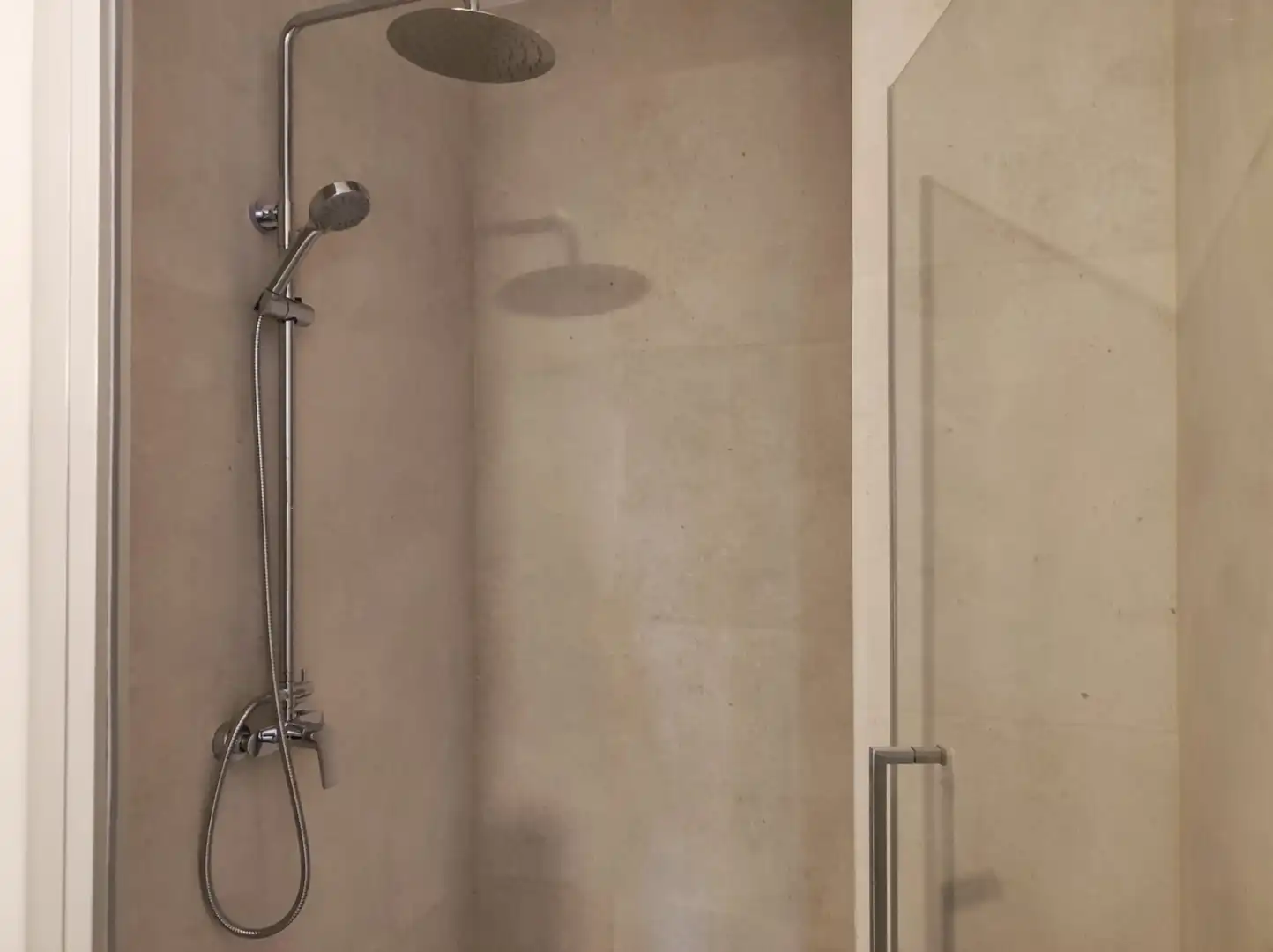 Badezimmer von Wohnung zur Miete in Málaga mit Klimaanlage, Heizung und Ofen