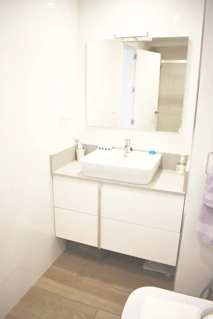 Bathroom of Flat for rent in Granada  with Air Conditioner, Heating and Furnished
