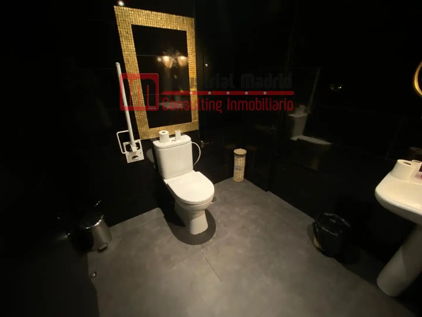 Badezimmer von Geschaftsraum zum Verkauf in Madrid