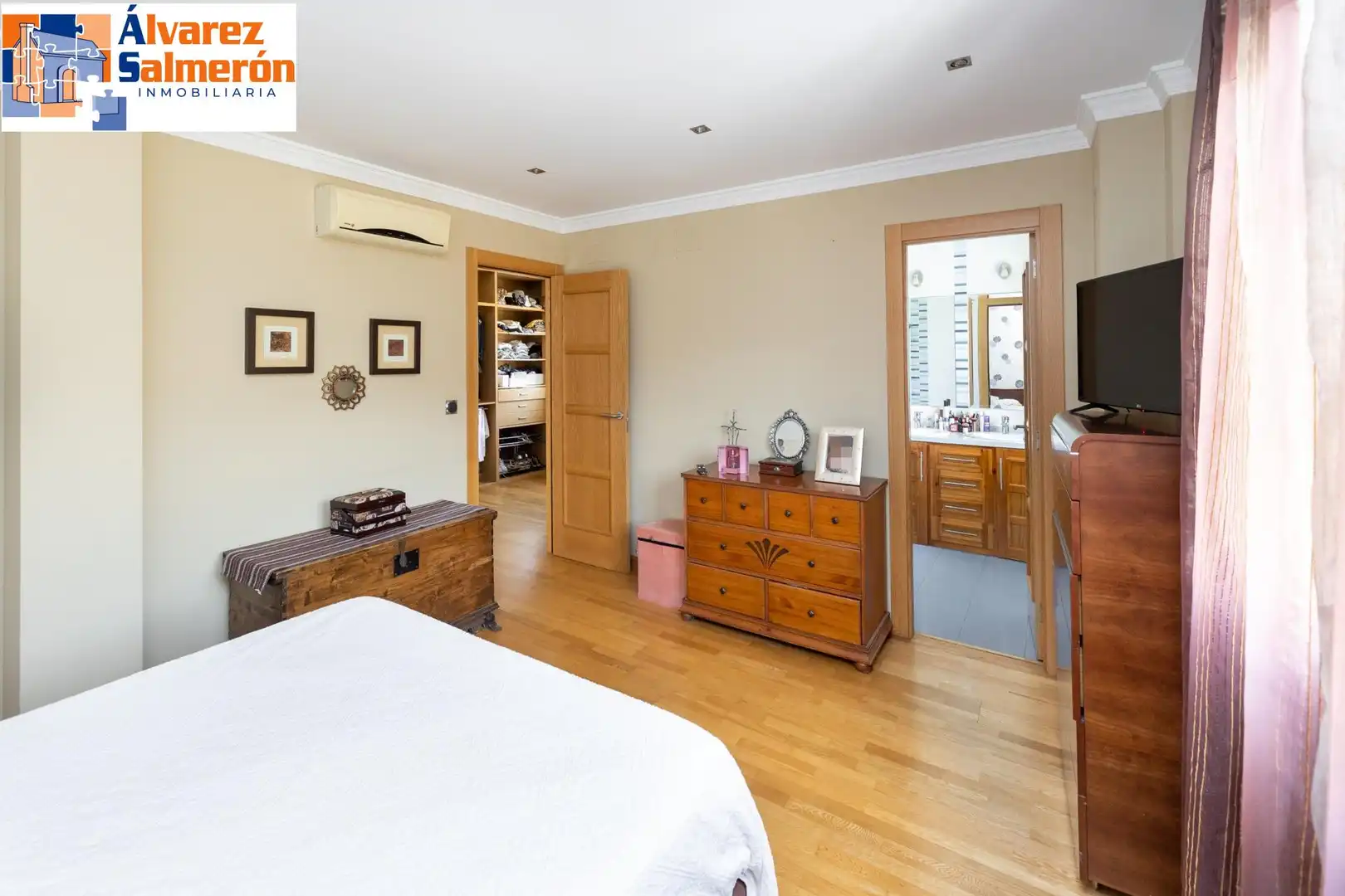 Habitación de Casa o chalet en venta en Huétor Vega con Aire acondicionado, Calefacción y Jardín privado