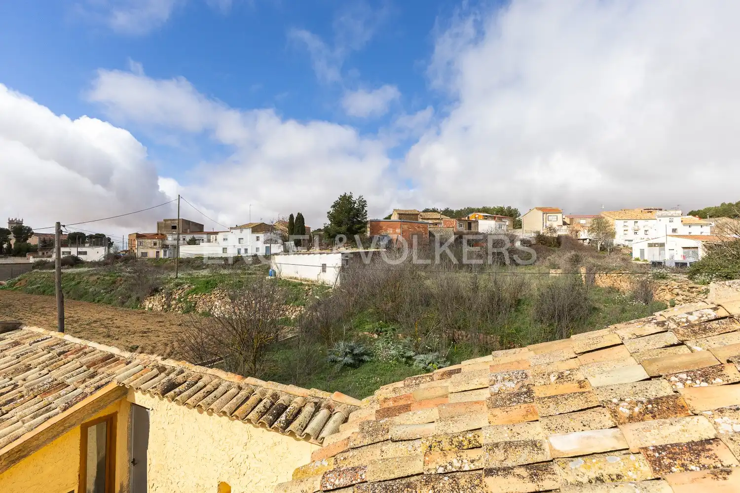 Vista exterior de Finca rústica en venda en Requena amb Aire condicionat, Calefacció i Jardí privat