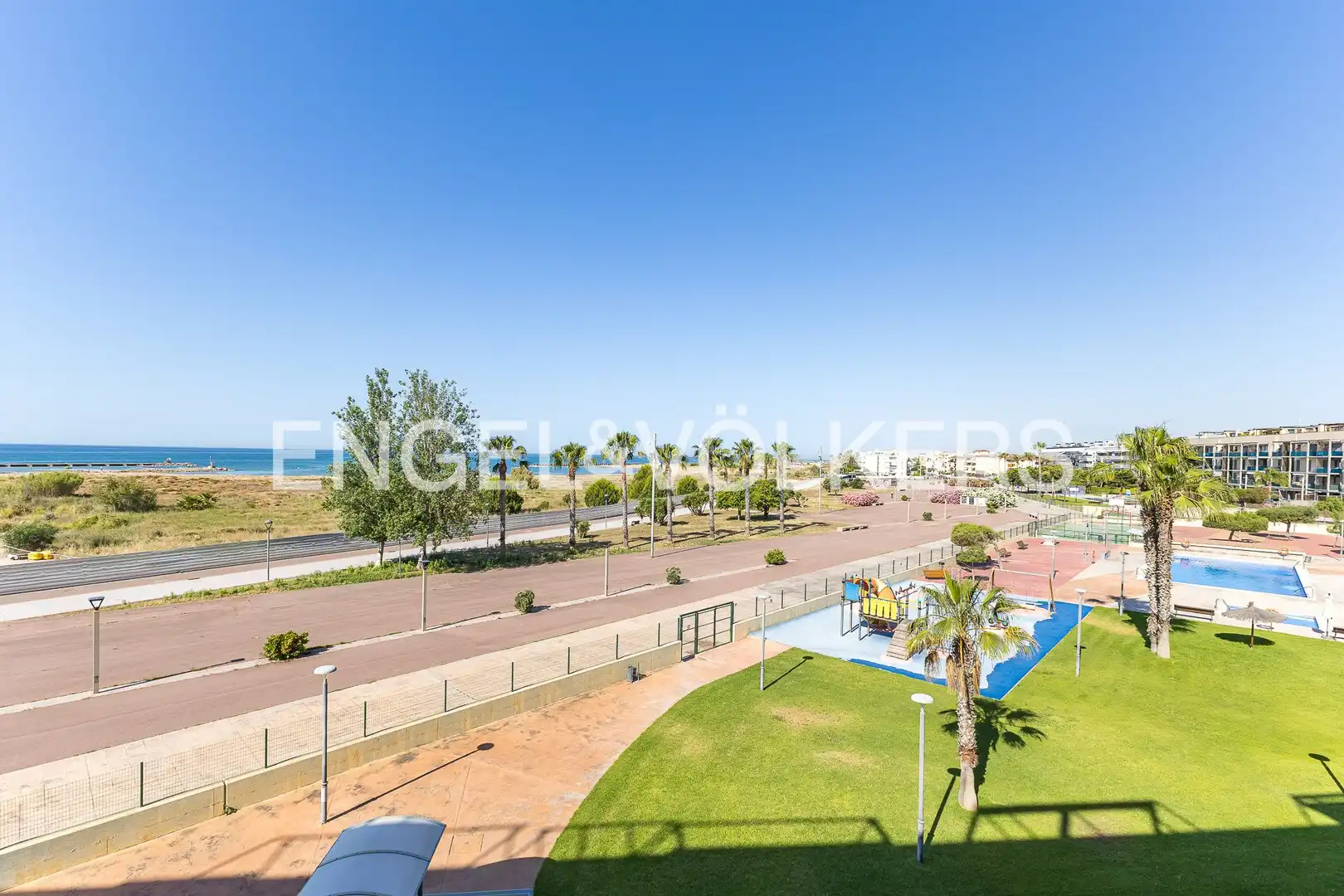Vista exterior de Piso en venta en Cubelles con Aire acondicionado, Calefacción y Terraza