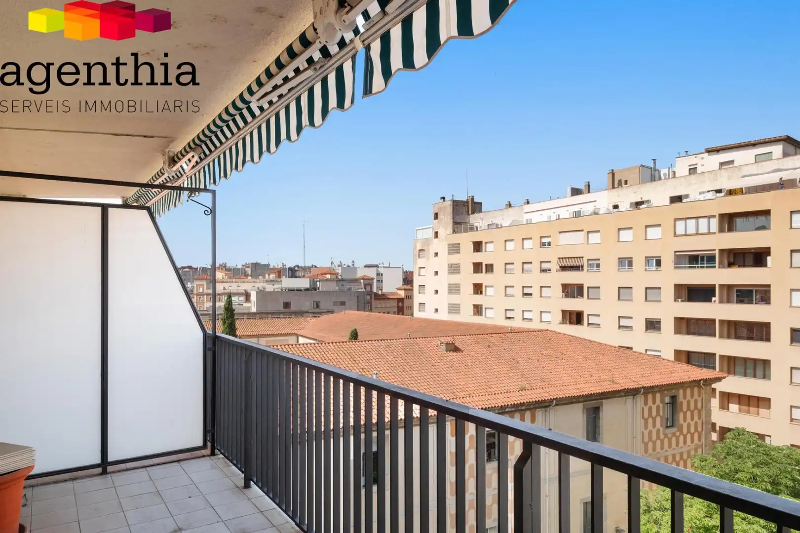 Exterior view of Flat for sale in Girona  with Air Conditioner, Heating and Terrace