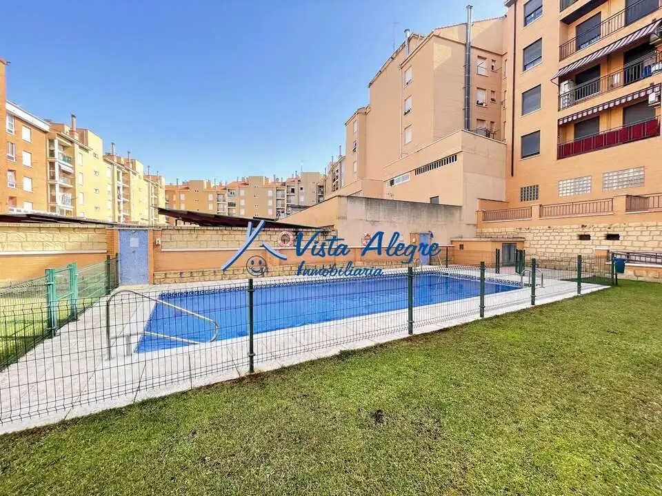Swimming pool of Flat for sale in Haro  with Air Conditioner, Heating and Parquet flooring
