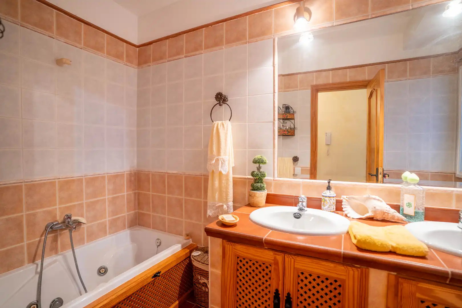 Bany de Casa adosada en venda en Garachico amb Jardí privat, Parquet i Traster