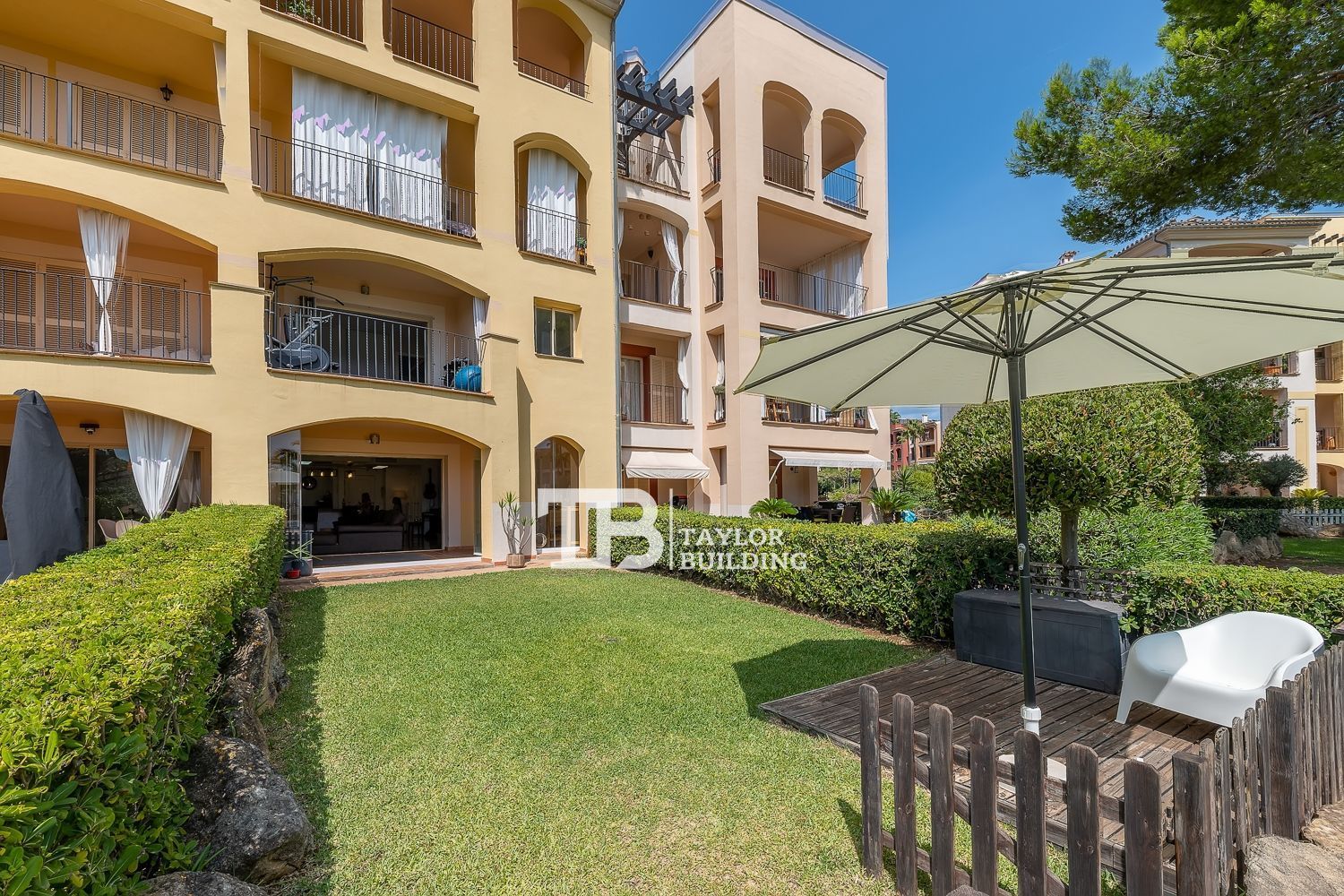 Vista exterior de Dúplex en venda en Calvià amb Aire condicionat, Calefacció i Jardí privat