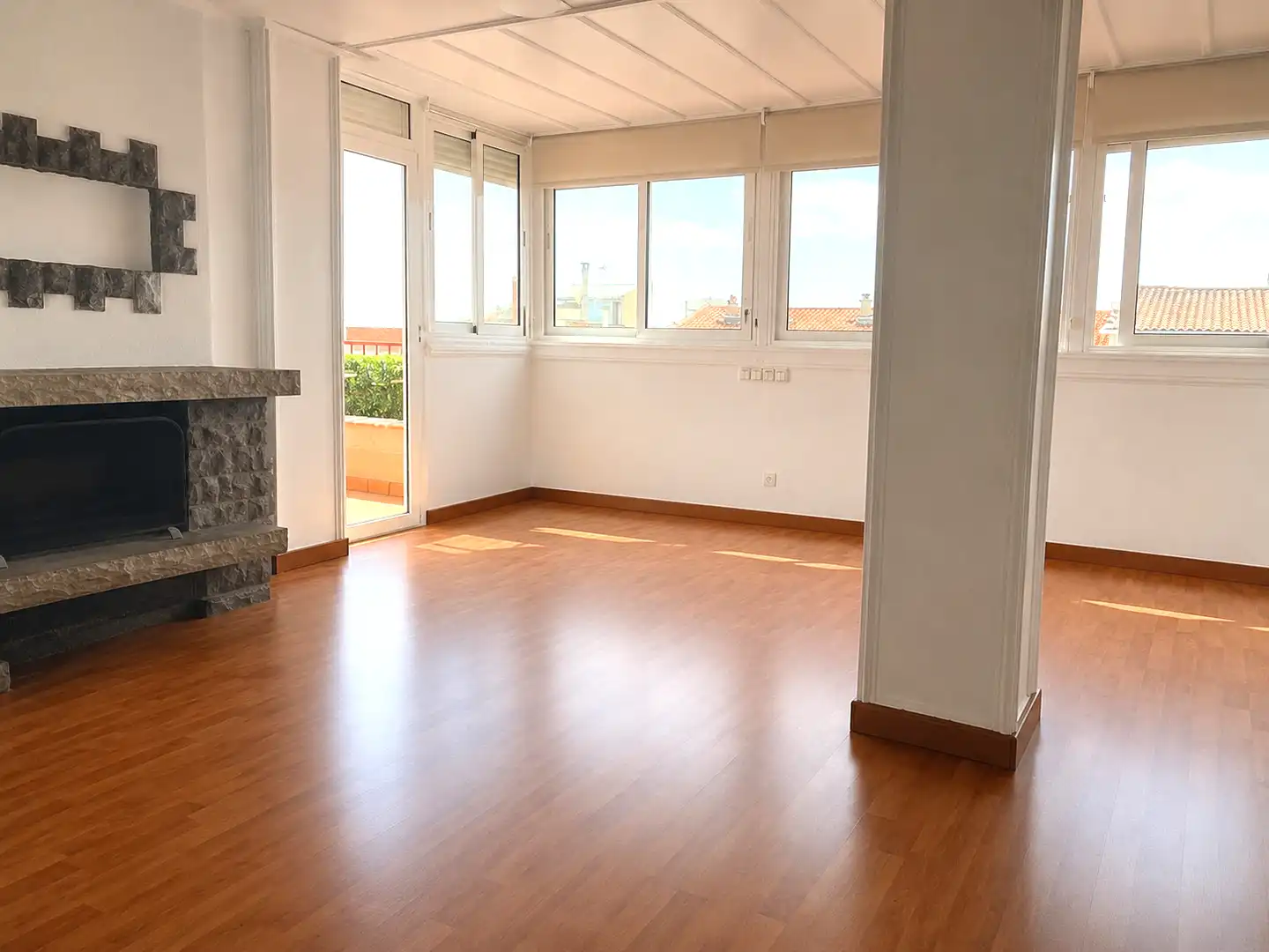 Wohnzimmer von Dachboden zur Miete in Barcelona mit Klimaanlage, Heizung und Parkett