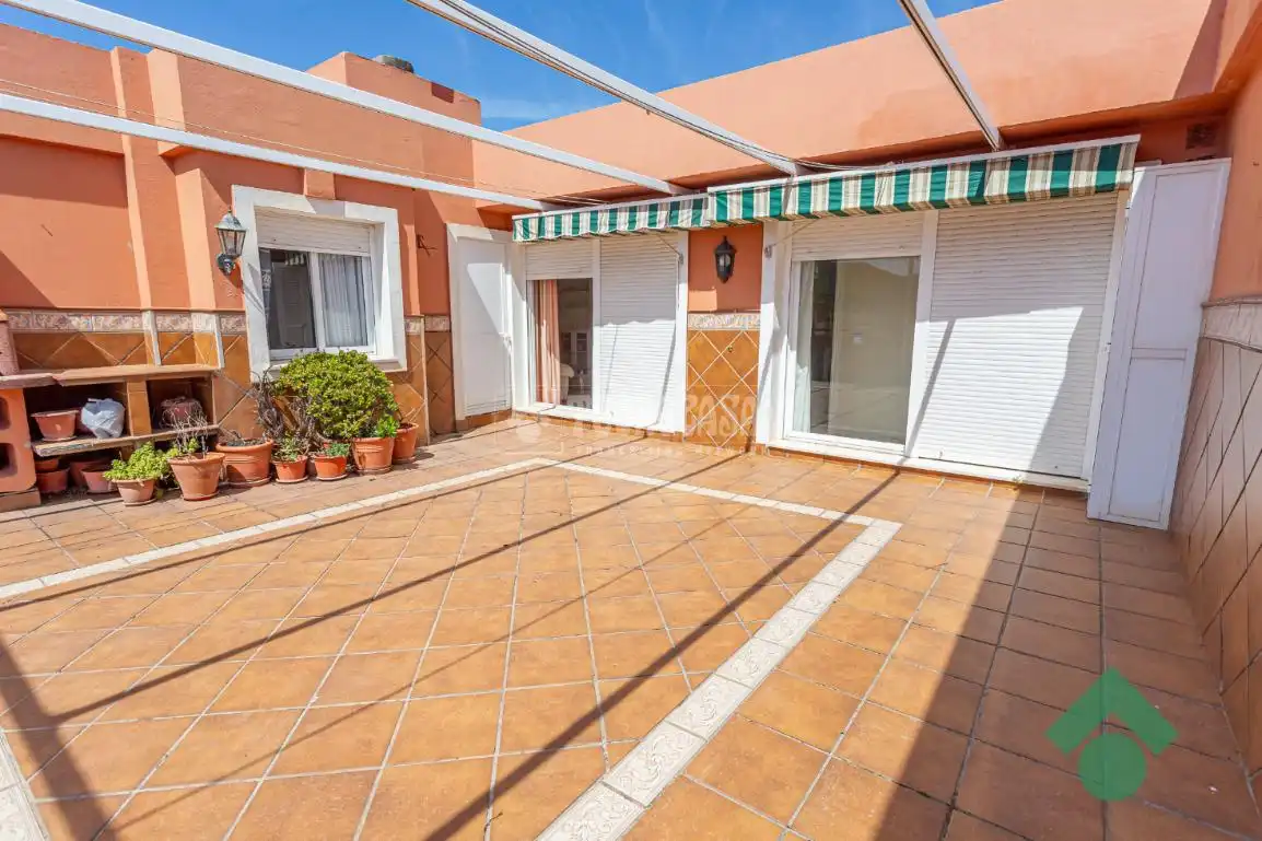 Vista exterior de Piso en venta en Algeciras con Amueblado y Piscina comunitaria