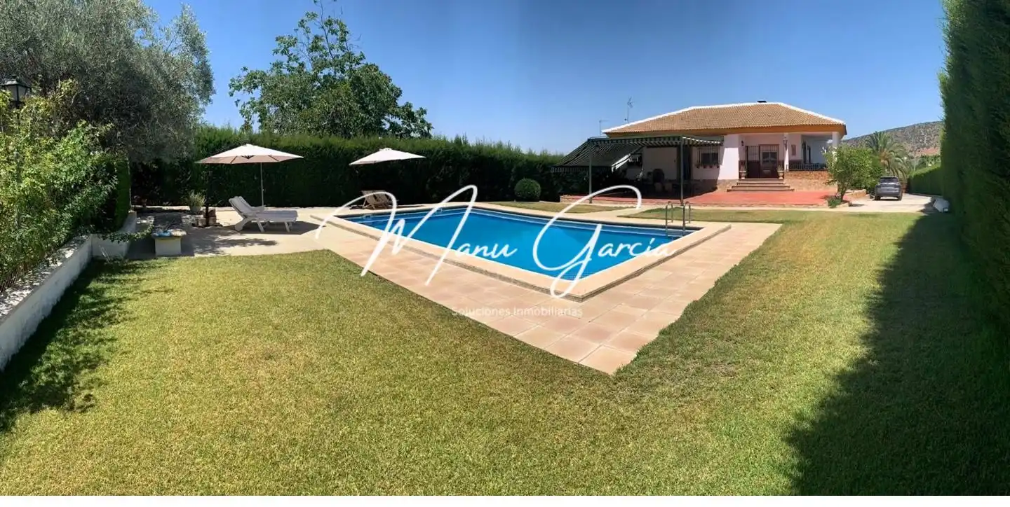 Swimming pool of Houses for sale in Lucena