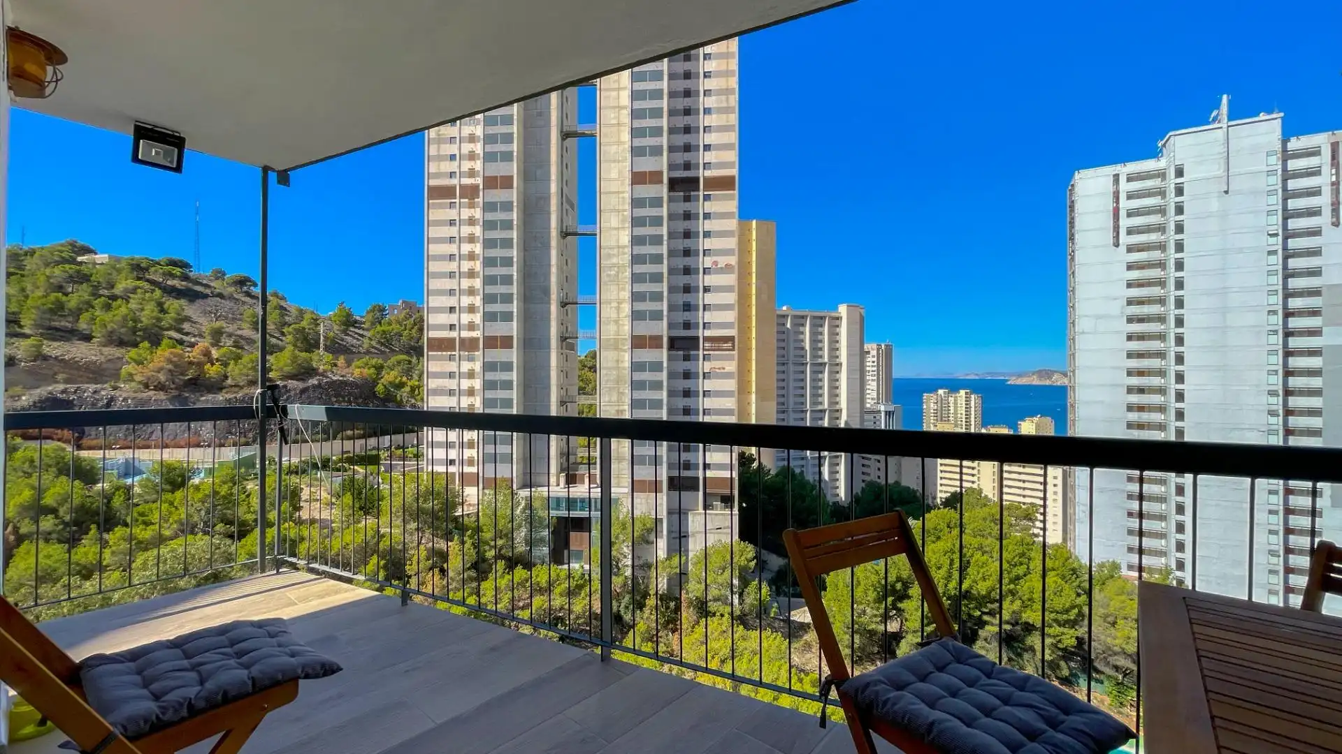 Exterior view of Apartments for rent in Benidorm  with Air Conditioner, Terrace and Furnished