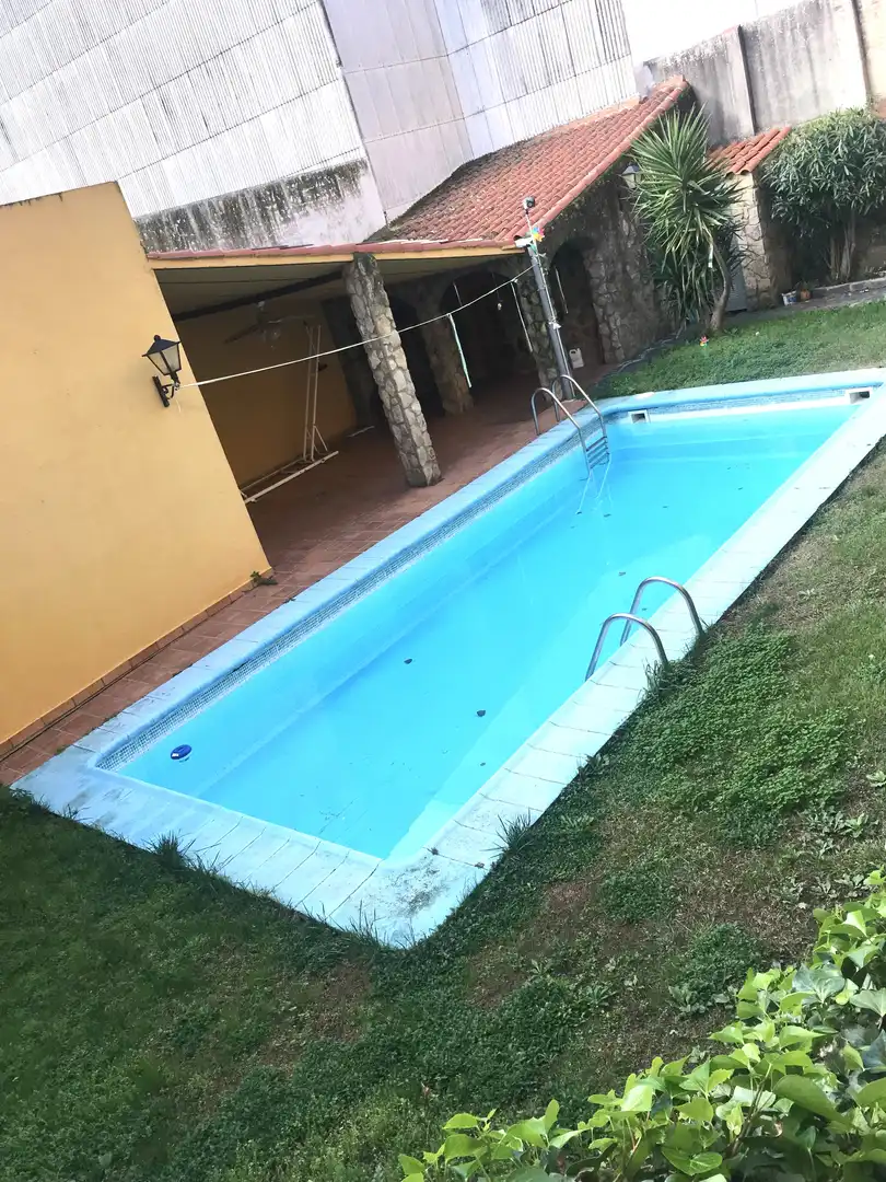 Piscina de Casa adosada en venta en Plasencia con Aire acondicionado, Calefacción y Jardín privado